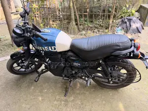 রয়েল এনফিল্ড হান্টার ৩৫০ ২০২৫ ব্লু