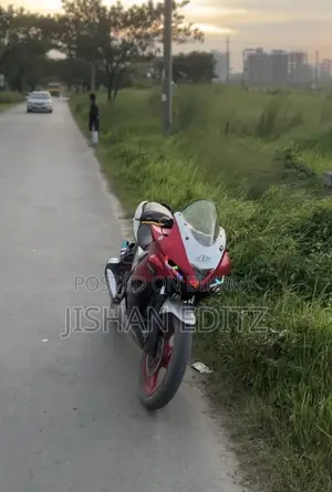 সুজুকি জিক্সার এসএফ ২০১৭ লাল