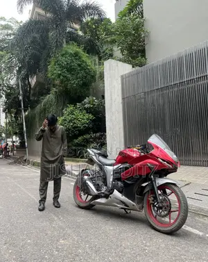 সুজুকি জিক্সার এসএফ ২০১৭ লাল