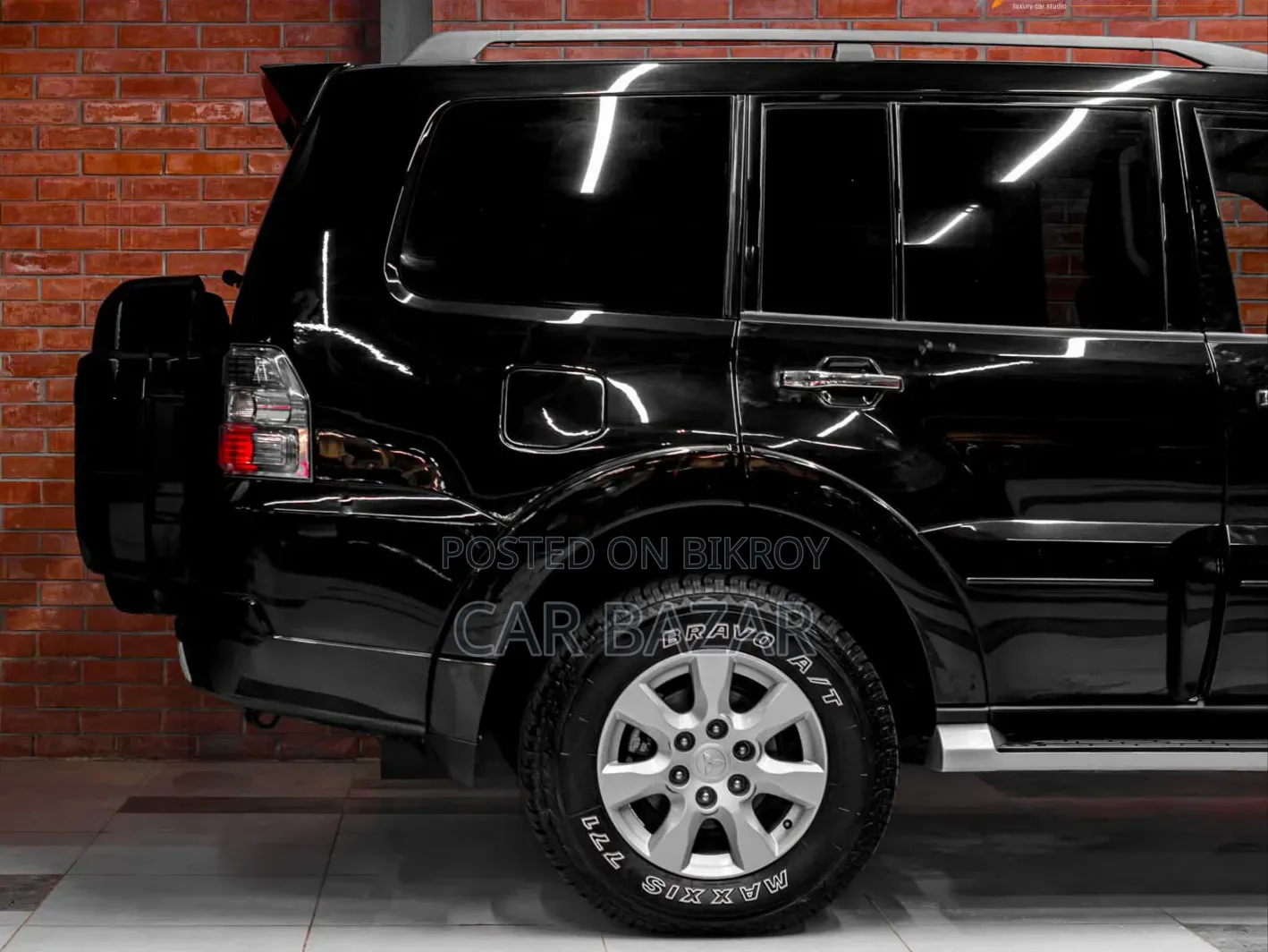 Mitsubishi Pajero Exceed 2017 Black