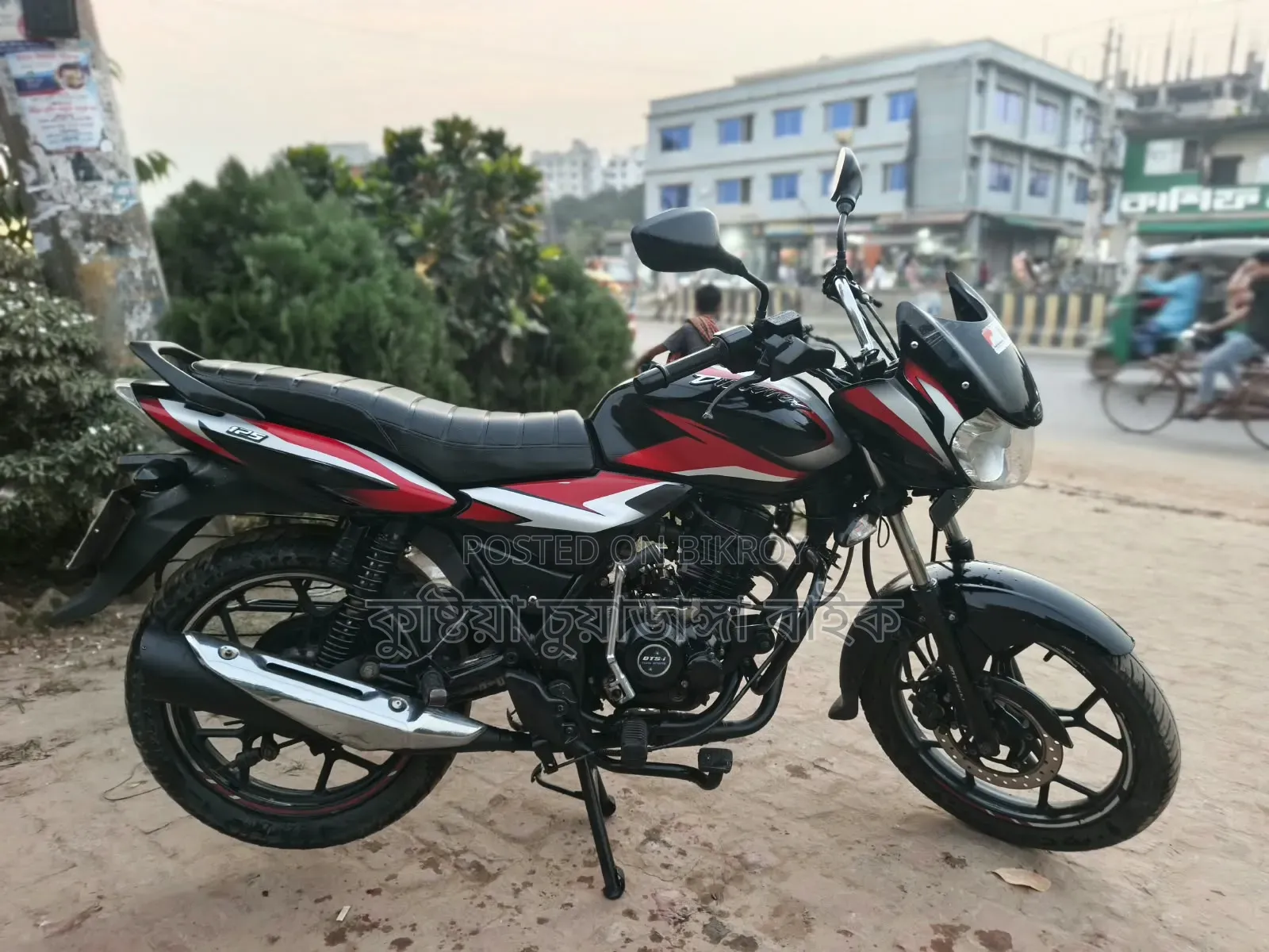 বাজাজ ডিসকভার ১২৫ ২০২১ ব্ল্যাক