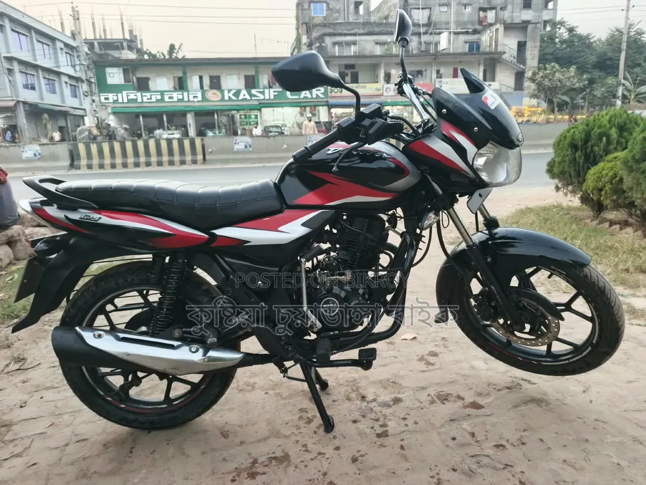 বাজাজ ডিসকভার ১২৫ ২০২১ ব্ল্যাক