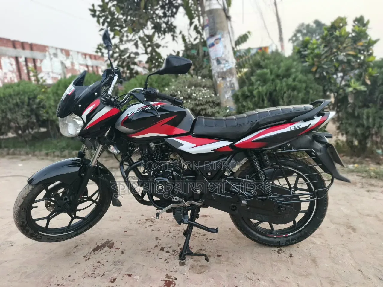 বাজাজ ডিসকভার ১২৫ ২০২১ ব্ল্যাক