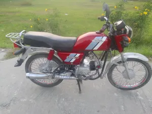 হোন্ডা ১৯৯৬ লাল