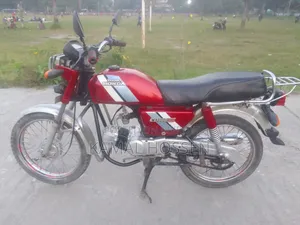 হোন্ডা ১৯৯৬ লাল