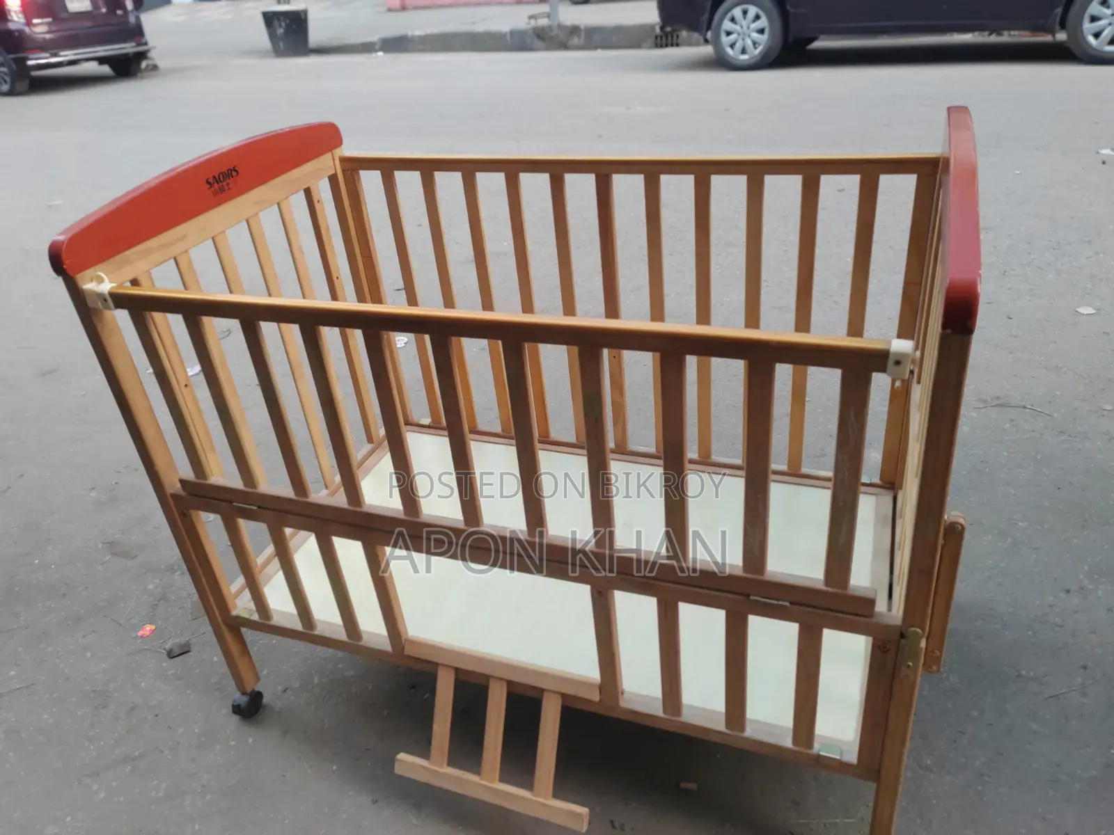 High Quality Wooden Baby Cot / Baby Bed (Very Good Condition)