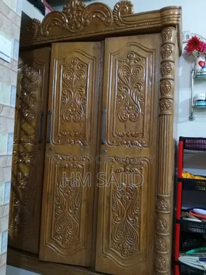 আমি একটি সেগুন কাঠের আলমারি বিক্রি করব