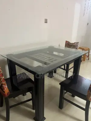 ডাইনিং টেবিল