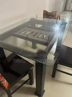 ডাইনিং টেবিল