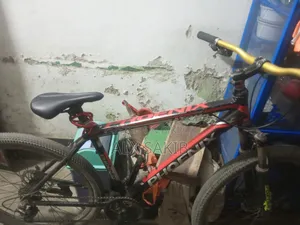 সাইকেল টার একটা ব্রেক আর একটা গিয়ার নাই বাকি সব কিছু ভালো আসে আপনি নিজে এসে দেখে ভালো মতো চেক করে তার পর নিবেন 
এমনি তে খুব ভালো আসে আমি প্রায় 7-8 মাস ইউজ করেছি
