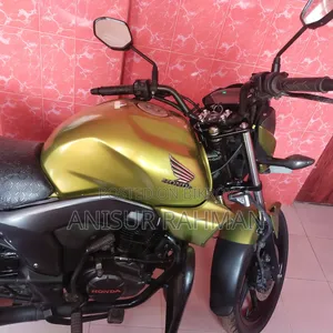 হোন্ডা সিবি ২০১৫ গ্রিন
