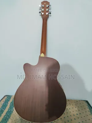 ইকুয়ালাইজারসহ ফেন্ডার অ্যাকৌস্টিক গিটার