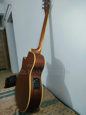 ইকুয়ালাইজারসহ ফেন্ডার অ্যাকৌস্টিক গিটার