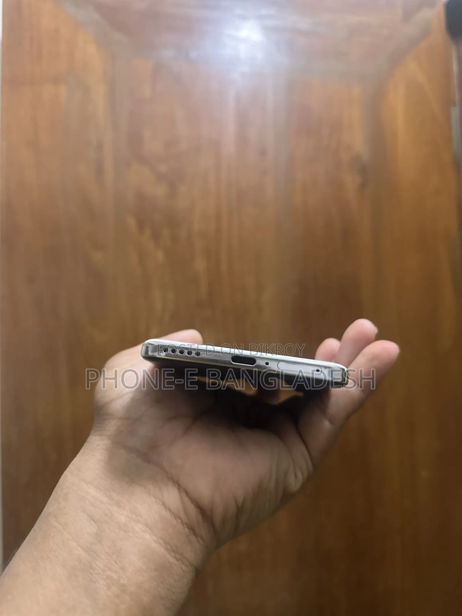 অনার ২০০ ২৫৬ জিবি হোয়াইট