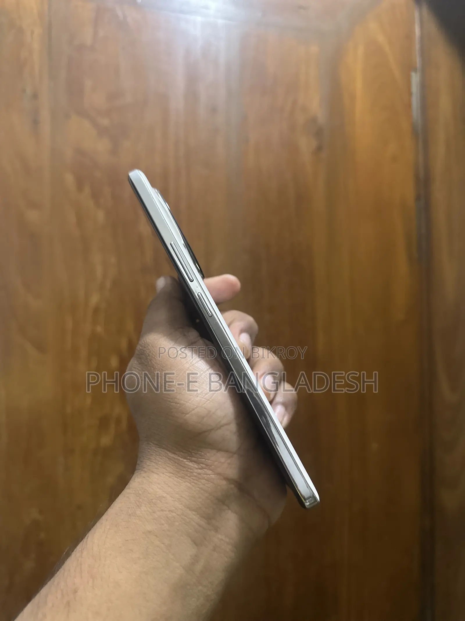 অনার ২০০ ২৫৬ জিবি হোয়াইট