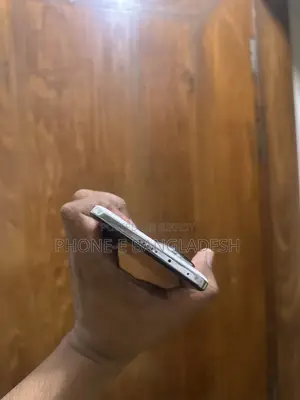 অনার ২০০ ২৫৬ জিবি হোয়াইট