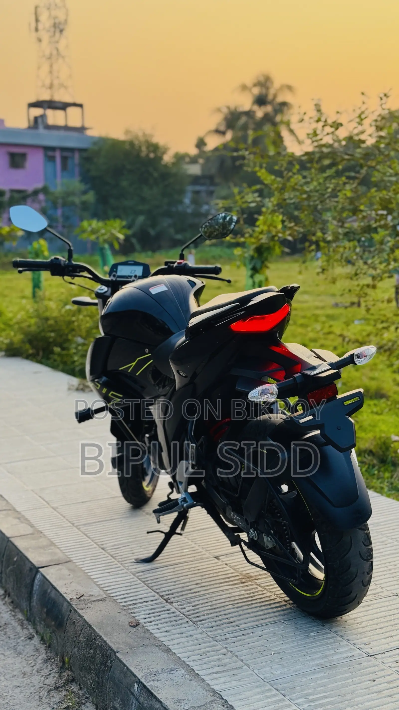 সুজুকি জিক্সার ২০২৫ কালো