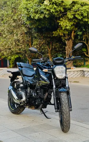 সুজুকি জিক্সার ২০২৫ কালো