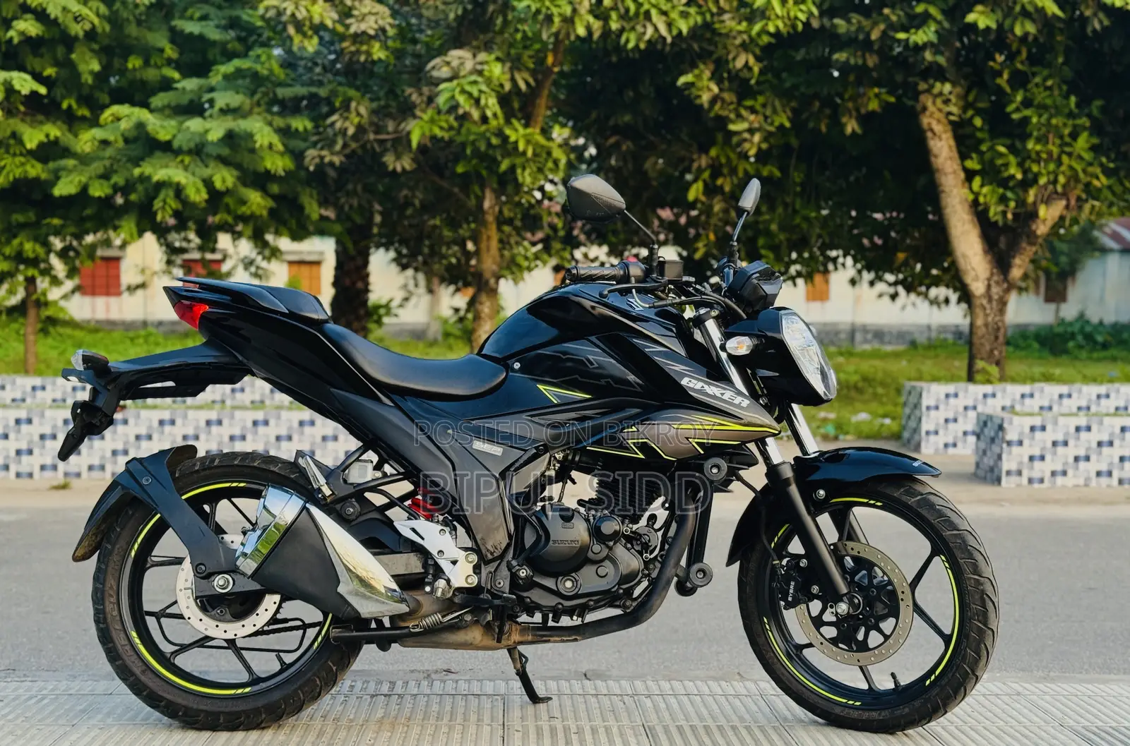 সুজুকি জিক্সার ২০২৫ কালো