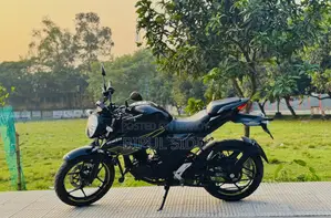 সুজুকি জিক্সার ২০২৫ কালো