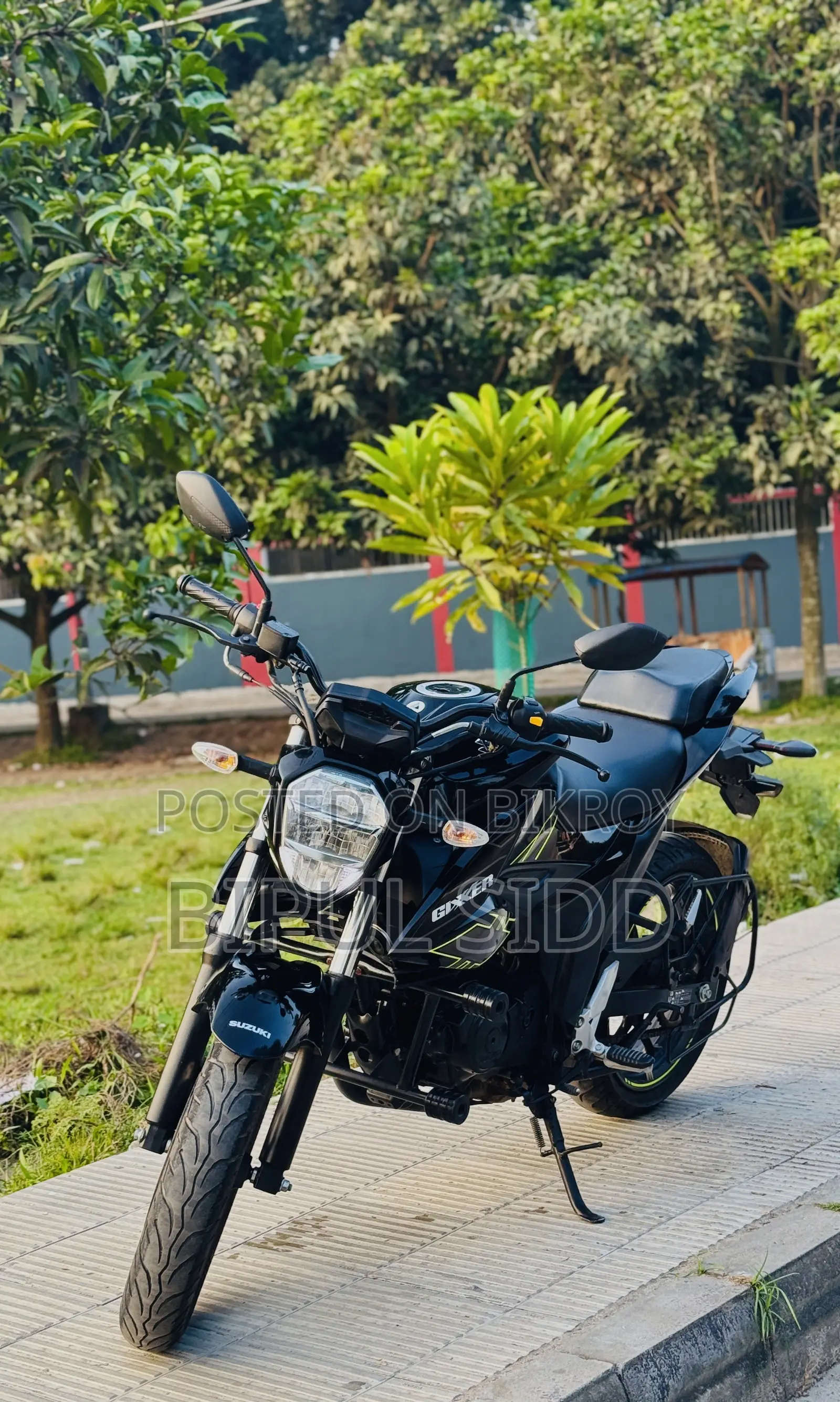 সুজুকি জিক্সার ২০২৫ কালো
