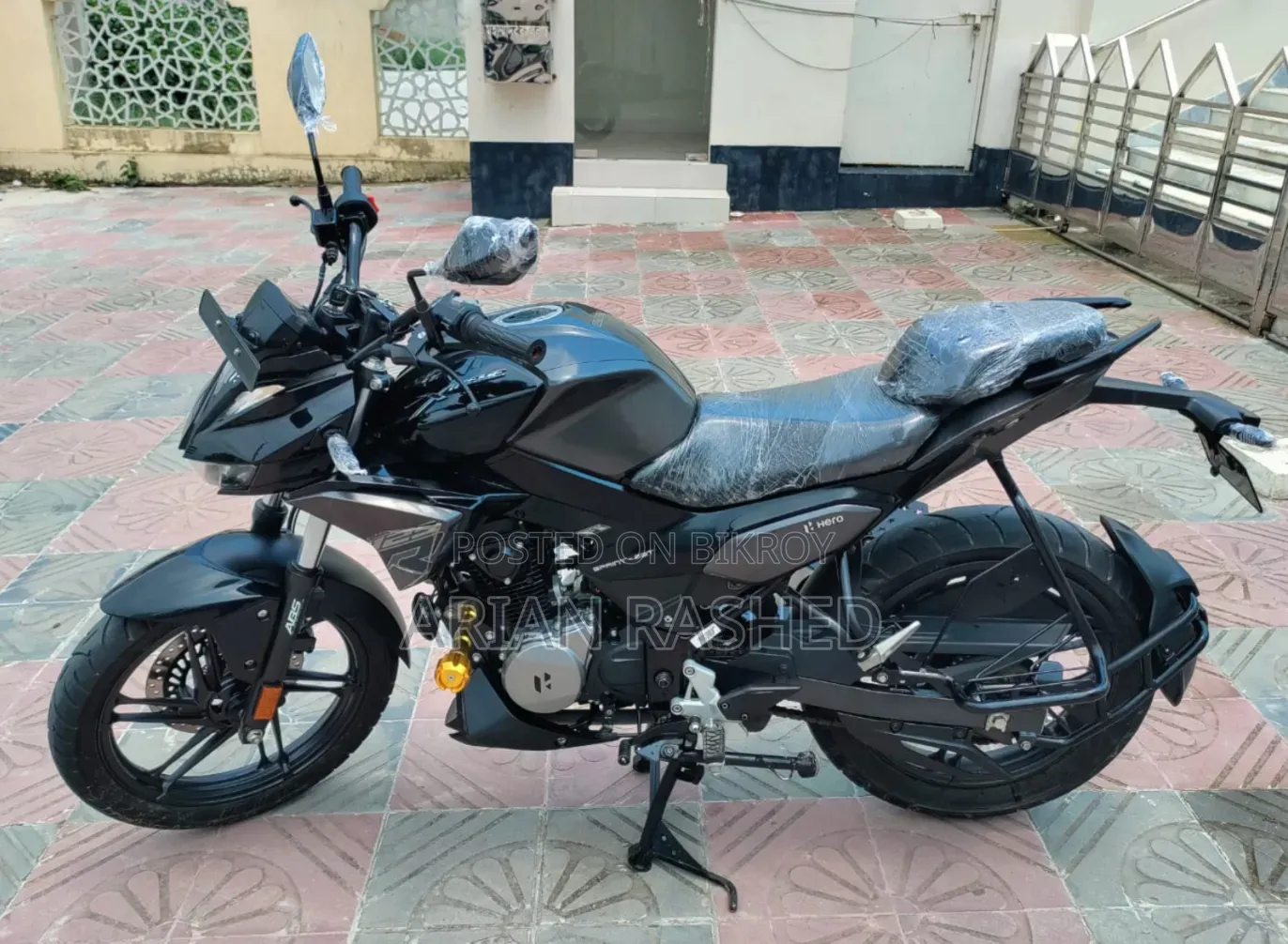 হিরো এক্সট্রিম ১২৫আর ২০২৬ কালো