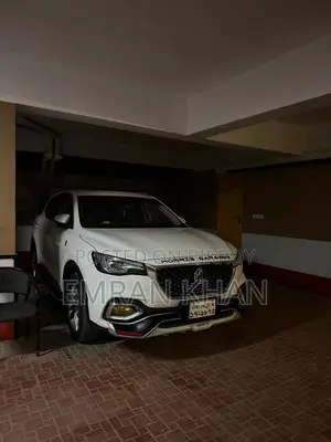 এমজি এইচএস এসেন্স ১.৫টি ২০২১ হোয়াইট