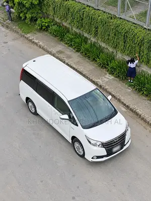 Toyota Noah 1.8 Front-Wheel Drive Hybrid (7 seater) 2014 Pearl