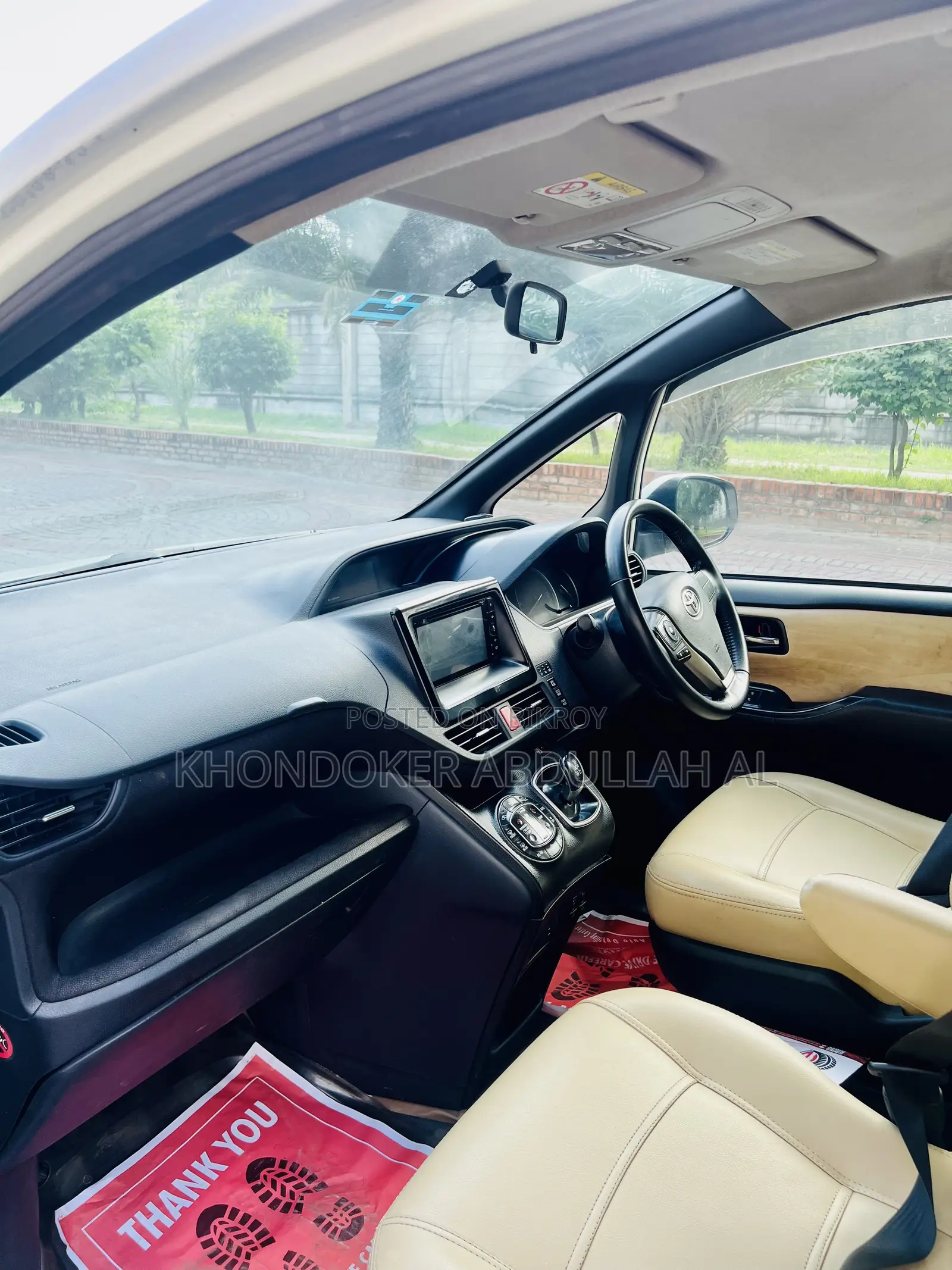 Toyota Noah 1.8 Front-Wheel Drive Hybrid (7 seater) 2014 Pearl