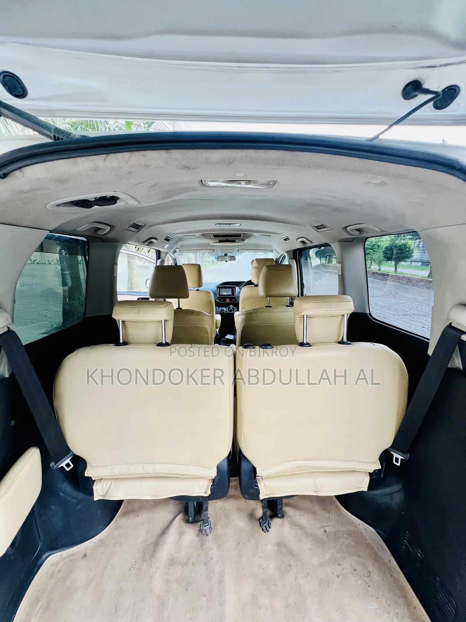 Toyota Noah 1.8 Front-Wheel Drive Hybrid (7 seater) 2014 Pearl