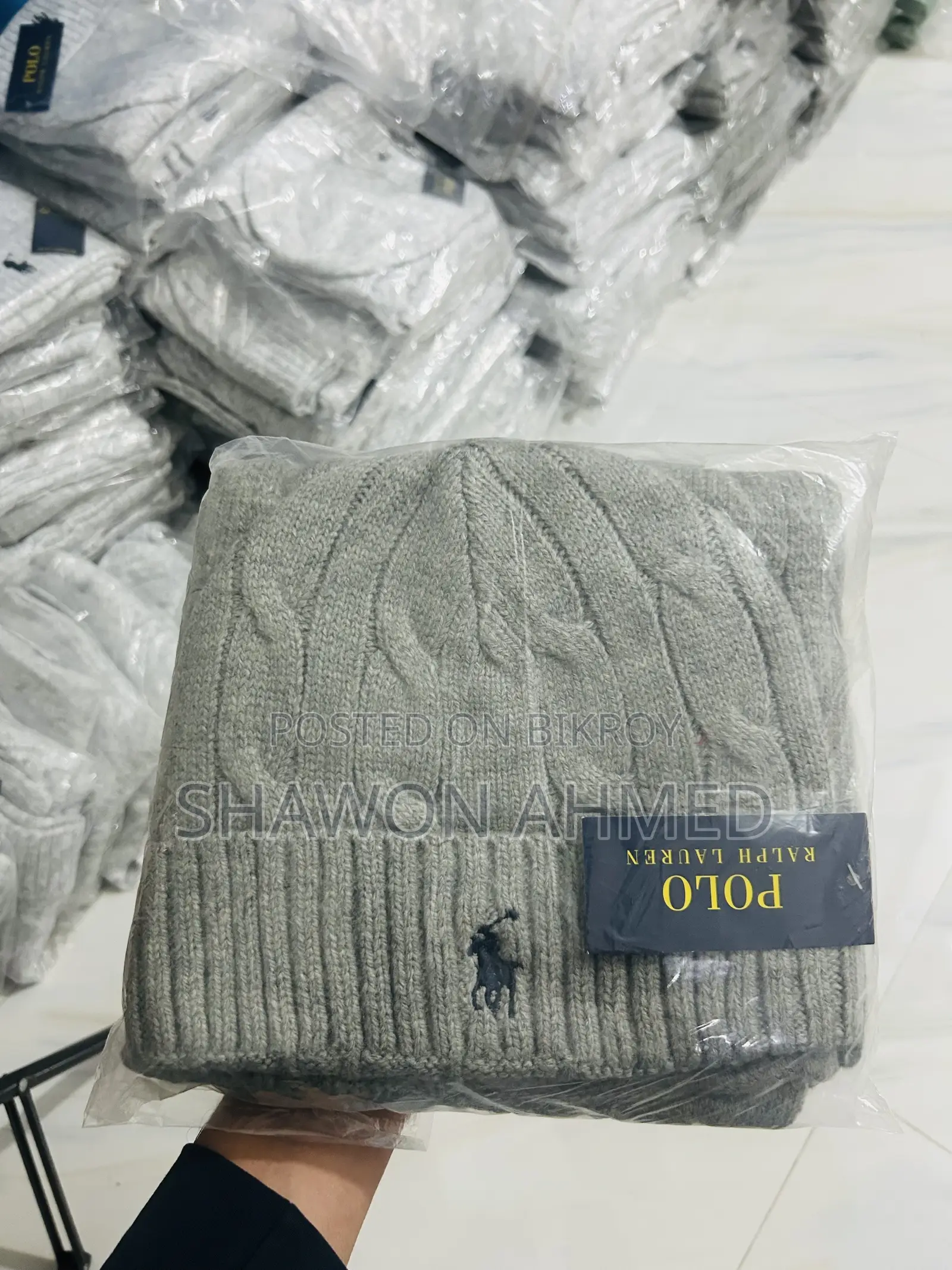 Ralph Lauren Beanie and Muffler Set. Available in Stock!!