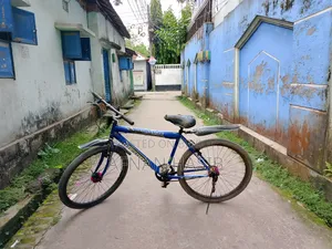 ব্যবহৃত ফ্রেশ কন্ডিশনের দুরন্ত সাইকেল বিক্রি হবে!