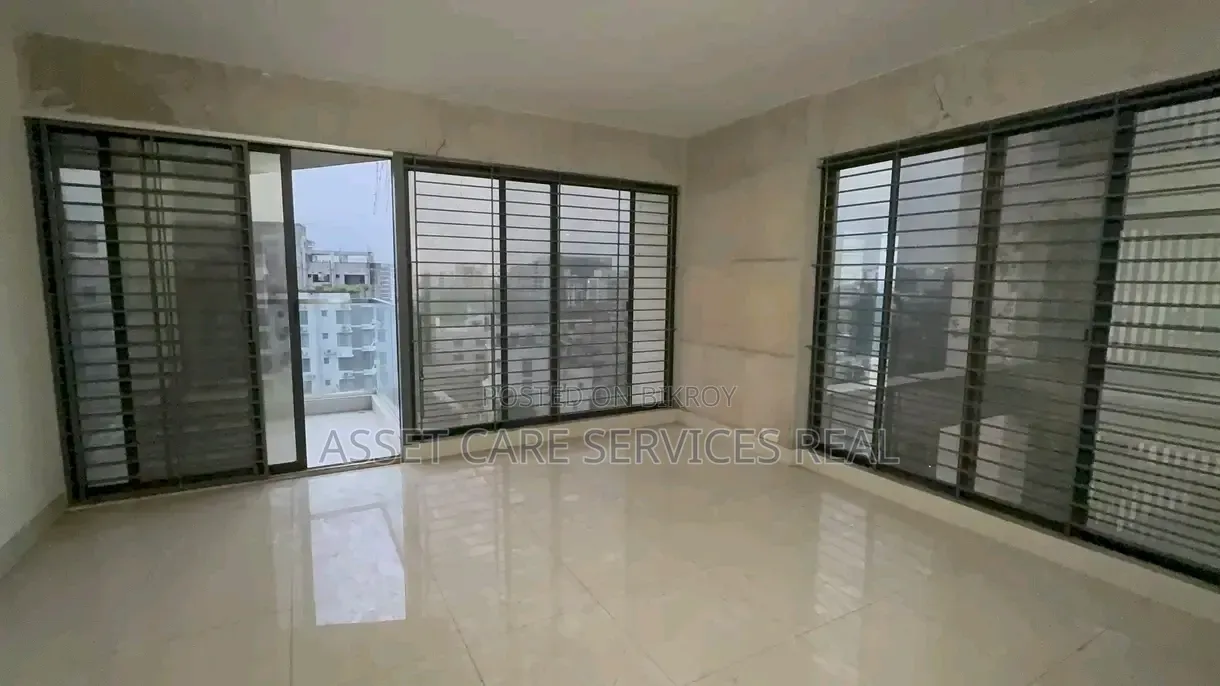 5-Bedroom Apartment in Gulshan for sale