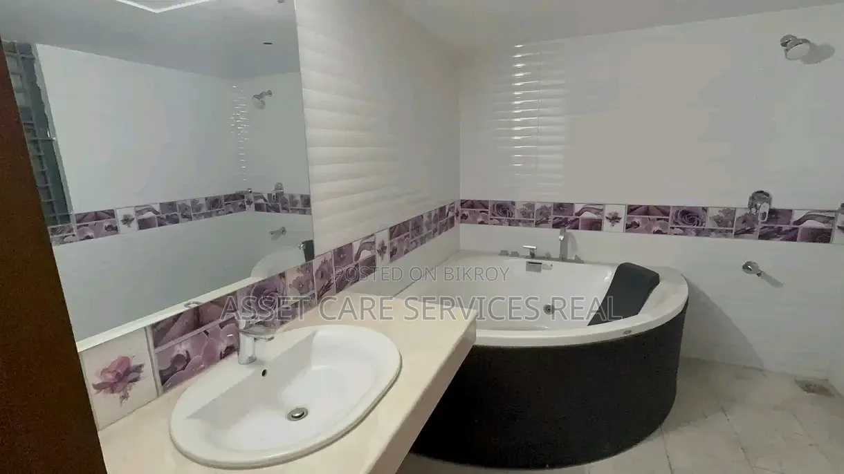 5-Bedroom Apartment in Gulshan for sale