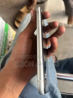 Apple iPhone XR 64 GB White