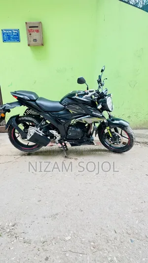 সুজুকি জিক্সার ২০২২ ব্ল্যাক