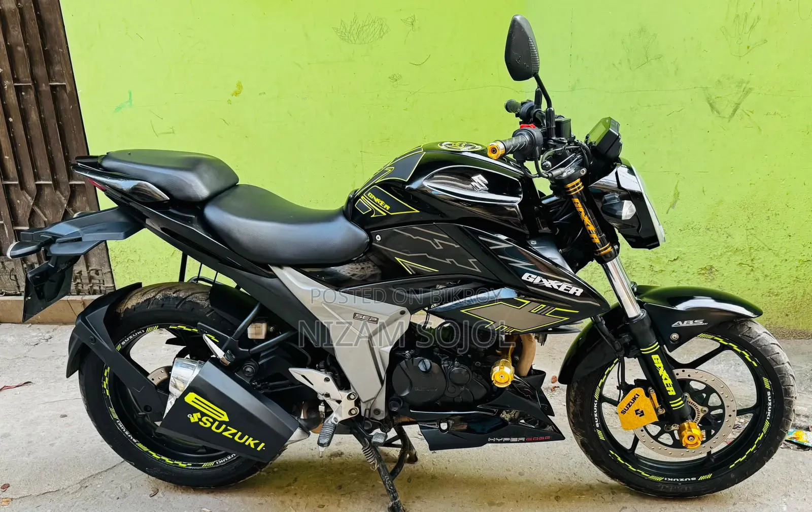সুজুকি জিক্সার ২০২২ ব্ল্যাক