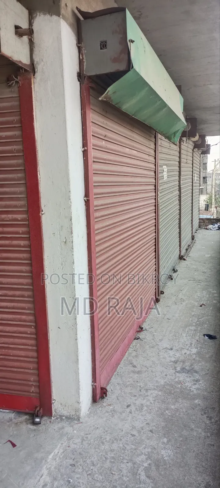 ১ টি দোকান বিক্রি হবে।