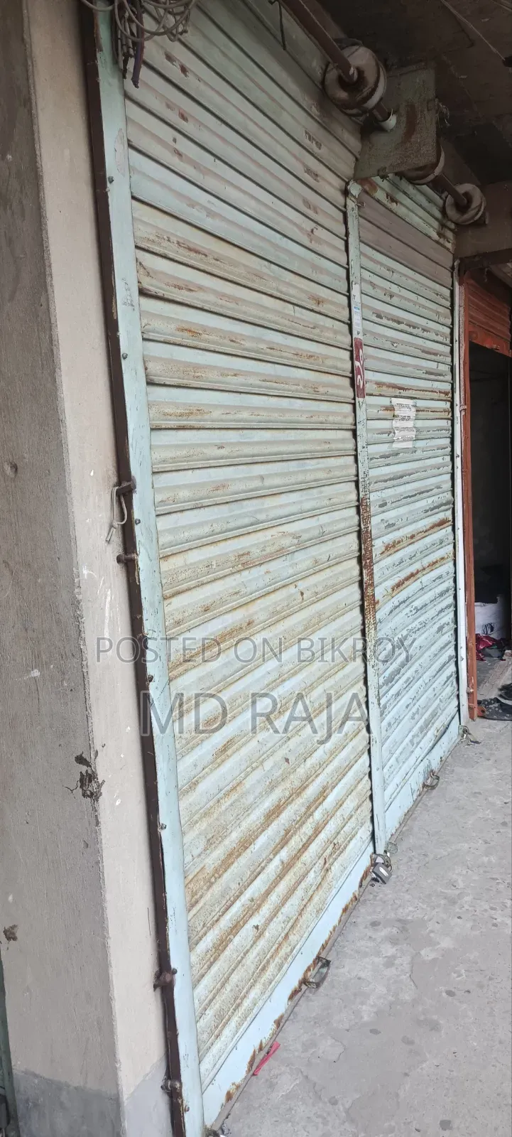 ১ টি দোকান বিক্রি হবে।