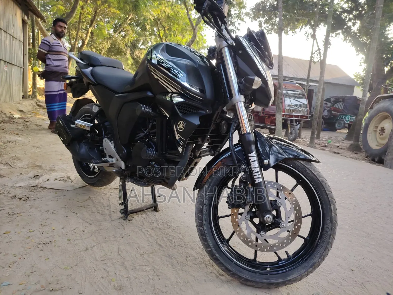 ইয়ামাহা এফজেডএস ভি২ ২০২৪ কালো