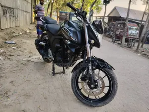 ইয়ামাহা এফজেডএস ভি২ ২০২৪ কালো