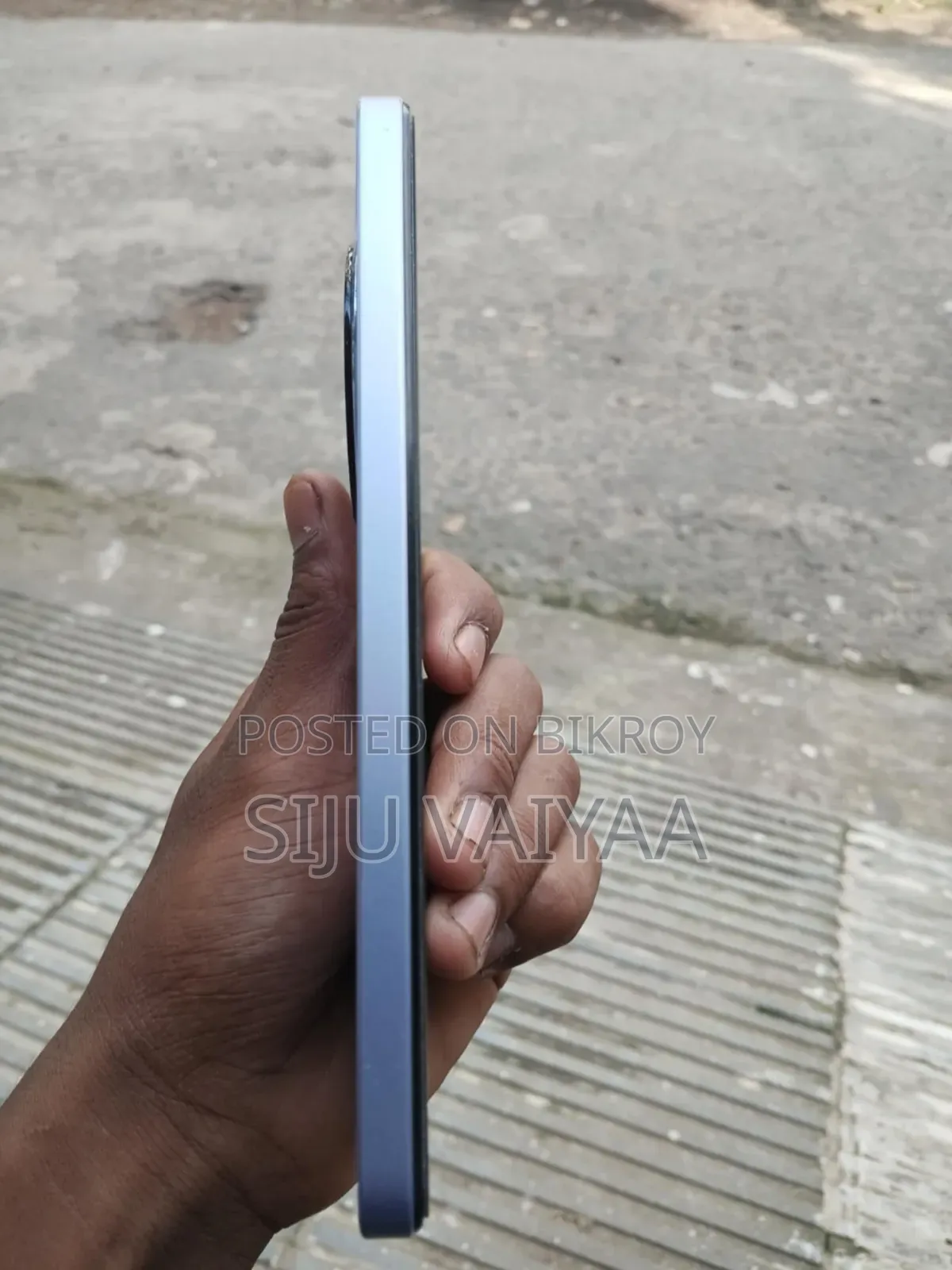 রিয়েলমি ১২ ২৫৬ জিবি নীল