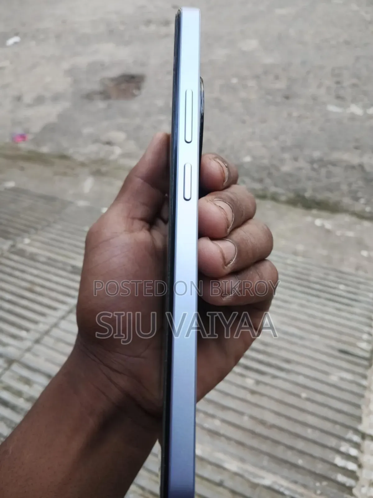 রিয়েলমি ১২ ২৫৬ জিবি নীল