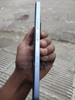 রিয়েলমি ১২ ২৫৬ জিবি নীল