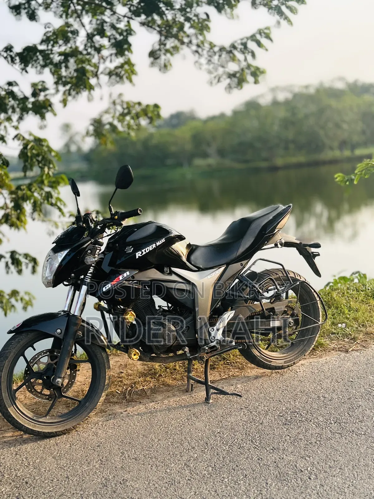 সুজুকি জিক্সার ২০২৪ কালো