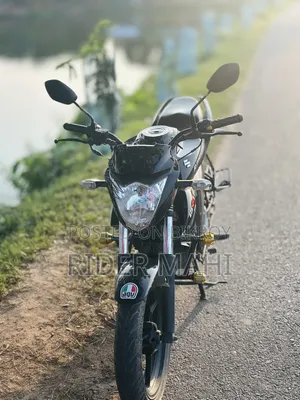 সুজুকি জিক্সার ২০২৪ কালো