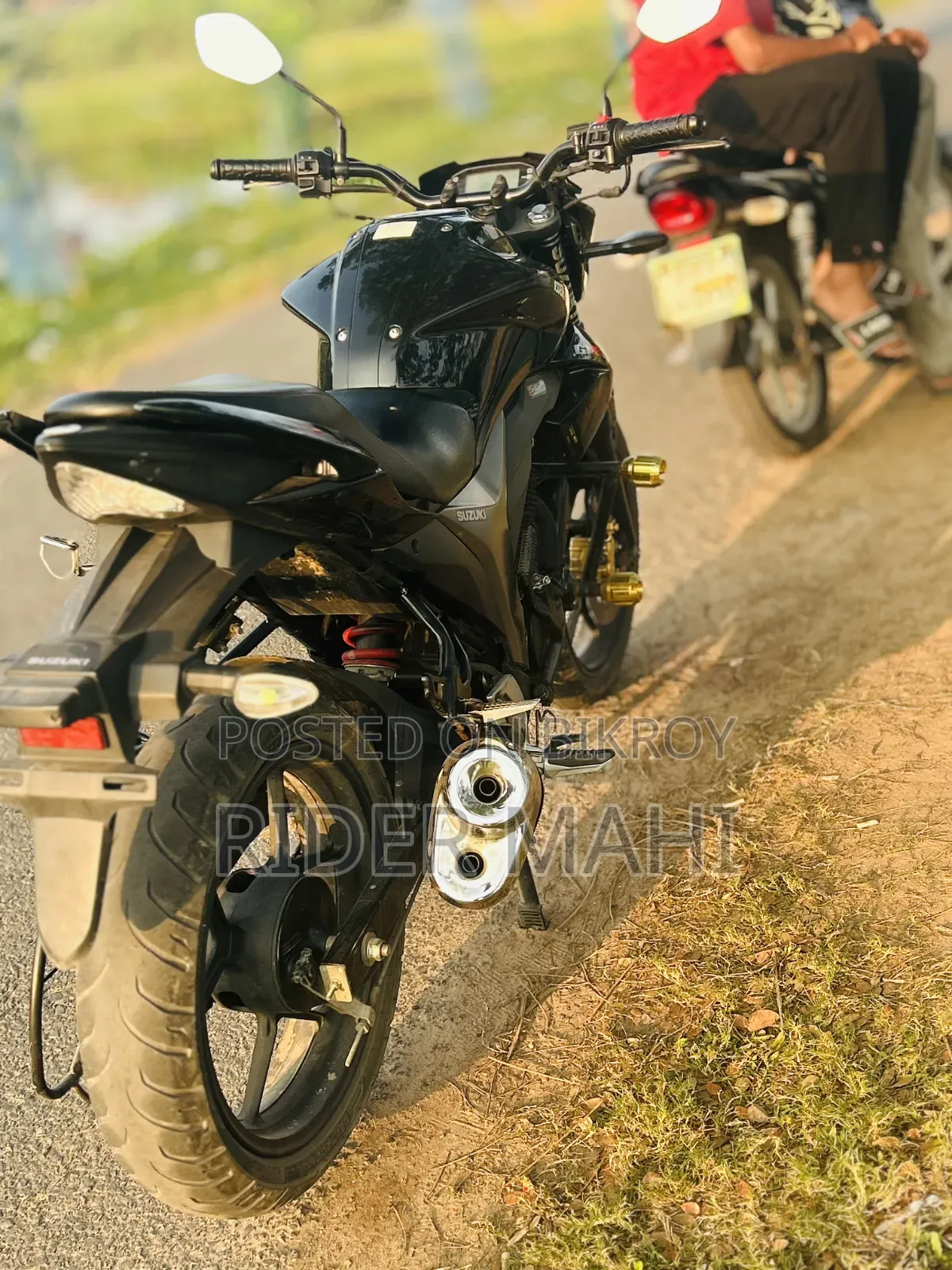 সুজুকি জিক্সার ২০২৪ কালো