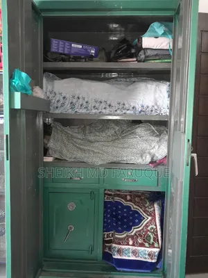 স্টিল আলমারি