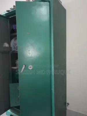 স্টিল আলমারি