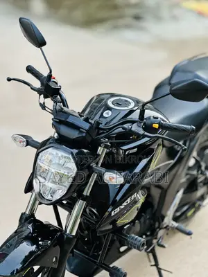 সুজুকি জিক্সার ২০২৪ কালো